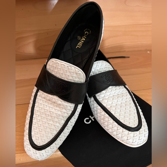 CHANEL 2017 Loafers Size 38 in great condition - Picture 1 of 7